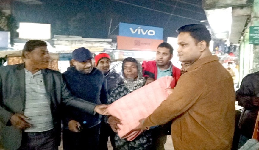 কটিয়াদীতে শীতার্তদের মাঝে ইউএনও'র কম্বল বিতরণ