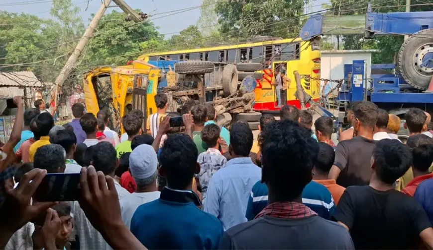 পাবনায় মালবাহী ট্রাকের চাপায় দুই শিক্ষার্থীসহ তিনজন নিহত