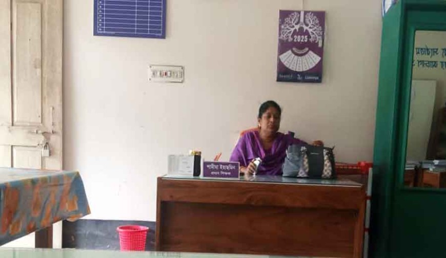 অবশেষে বঙ্গবন্ধুর ছবি সরালেন সেই প্রধান শিক্ষিকা