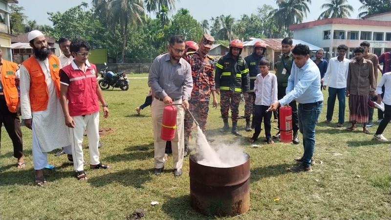 লালমোহনে আন্তর্জাতিক দুর্যোগ প্রশমন দিবসে সচেতনতার বার্তা, অগ্নিকাণ্ড বিষয়ক মহড়া