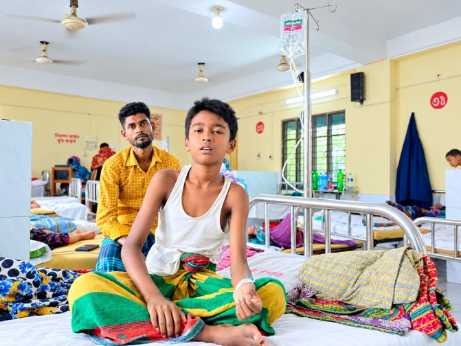লালমোহনে ডেঙ্গুর থাবা, বাড়ছে রোগীর ভিড়