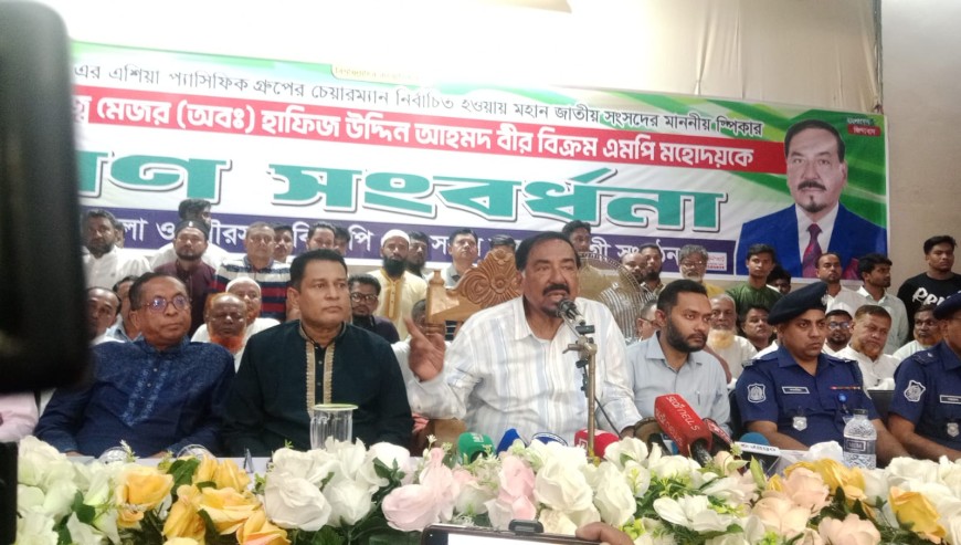 লালমোহনে জাতীয় সংসদের স্পিকার মেজর হাফিজকে গণসংবর্ধনা