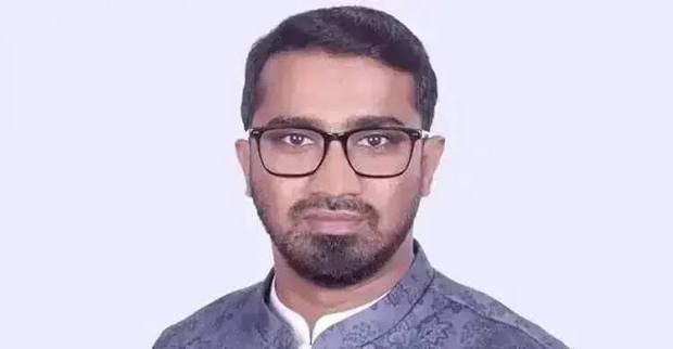 চুমু দেওয়া শিক্ষক ও রাজনৈতিক নেতার কাজ নয়: রাশেদ খাঁন
