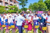 জাইমা রহমানের জন্মদিনে ৫৪৮ ছাত্রীর হাতে বাইসাইকেল দিলেন প্রতিমন্ত্রী মীর শাহে আলম