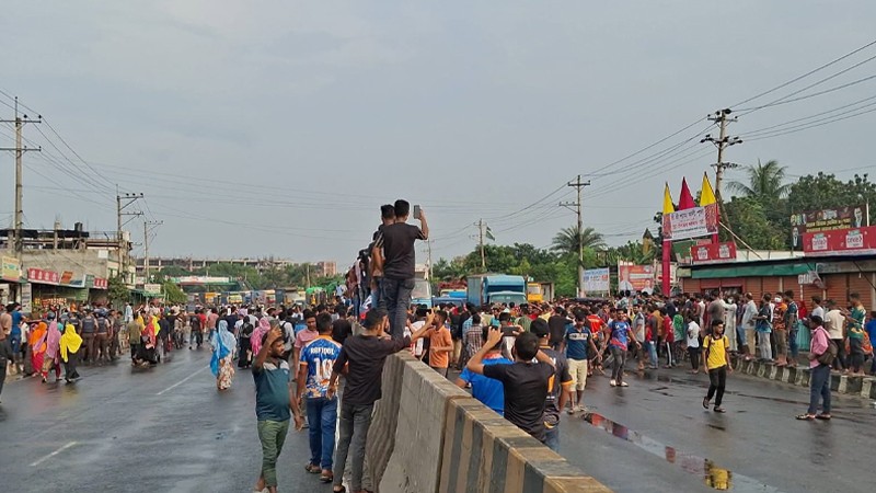 কোনাবাড়ি থেকে চন্দ্রা পর্যন্ত সব পোশাক কারখানায় ছুটি ঘোষণা