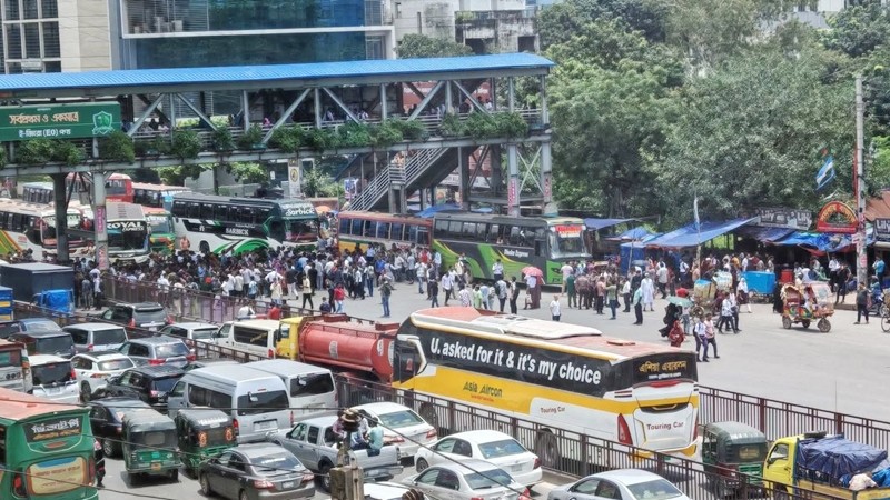 শিক্ষামন্ত্রীর পদত্যাগ দাবিতে সায়েন্সল্যাব মোড় অবরোধ