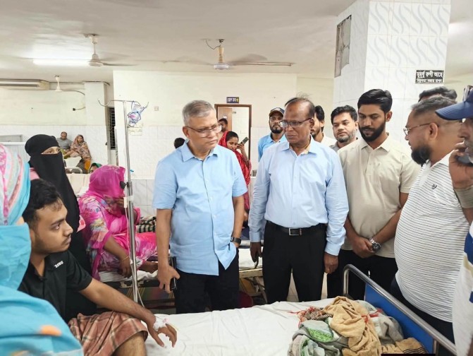 বিএনপি নেতার খোঁজ নিতে হাসপাতালে সাইফুল আলম নীরব