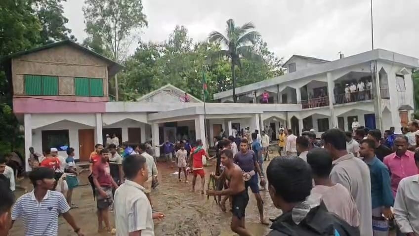 টেকনাফের হোয়াইক্যং ইউনিয়ন বিভক্তি নিয়ে মতবিনিময় সভায় হামলা-ভাঙচুর, আহত কয়েকজন