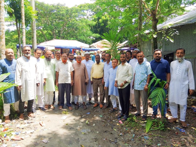 ক্যান্সার আক্রান্ত শিক্ষকের পাশে লালমোহন উপজেলা মাধ্যমিক শিক্ষক সমিতি