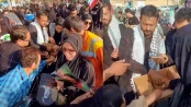 খামেনির জানাজায় খাবার বিতরণ করলেন নাসীরুদ্দীন পাটওয়ারী