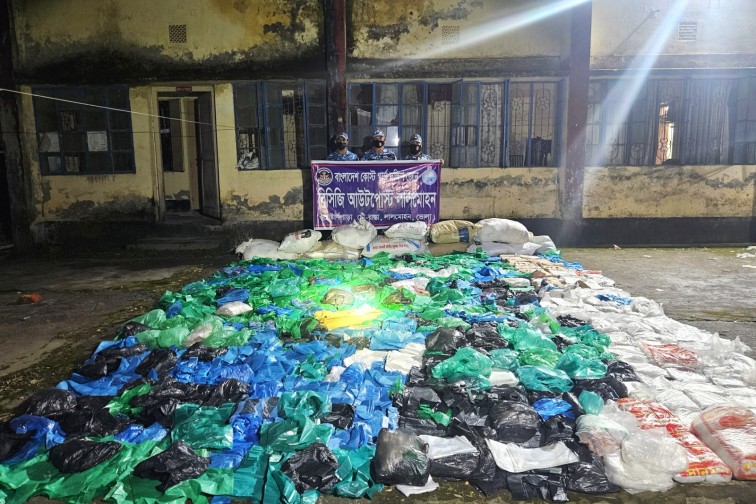 চরফ্যাশনে ৮ লাখ টাকার নিষিদ্ধ পলিথিন জব্দ