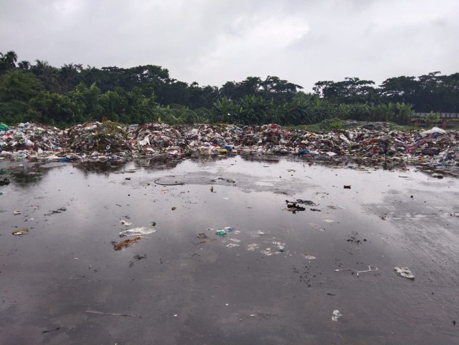 হেলিপ্যাডেই এখন লালমোহন পৌরসভার ময়লার ভাগাড়