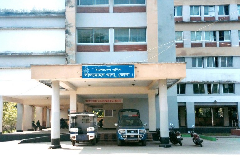 লালমোহনে টমটমের চাপায় স্কুলগামী ৭ বছরের শিশুর মৃত্যু
