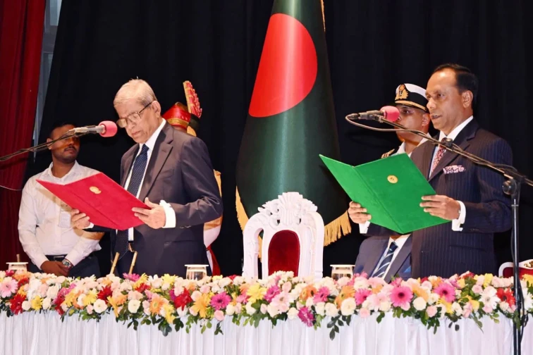 রাষ্ট্রপতি হিসেবে শপথ নিলেন মির্জা ফখরুল