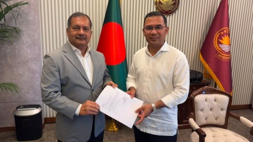 প্রধানমন্ত্রীর হাতে যোগদানপত্র দাখিল করলেন জহির উদ্দিন স্বপন