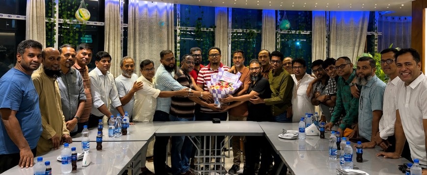 নবাগত সিভিল সার্জনকে ফুলেল শুভেচ্ছা জানাল বন্ধু-৯৫