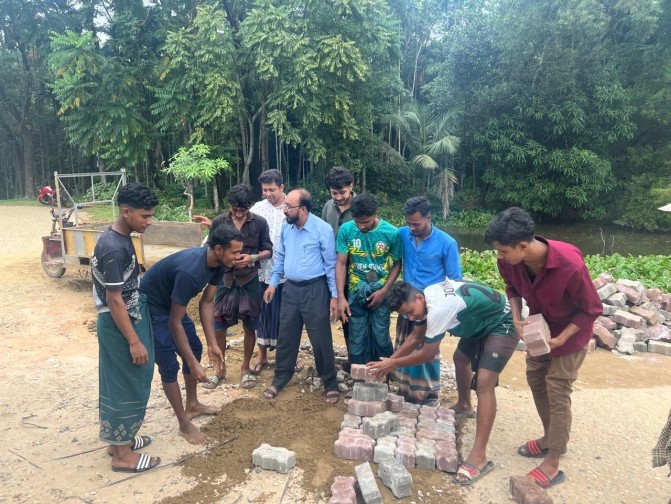 কানাইঘাটের গাছবাড়ী-হরিপুর সড়কের সাময়িক সংস্কার শুরু
