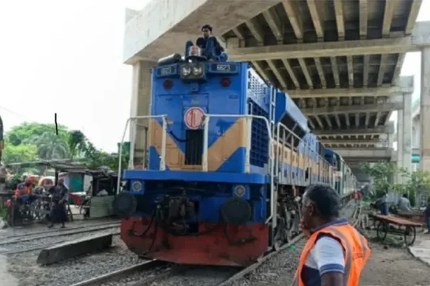 কারওয়ান বাজারে ট্রেনের ধাক্কায় অজ্ঞাতপরিচয় ব্যক্তি নিহত